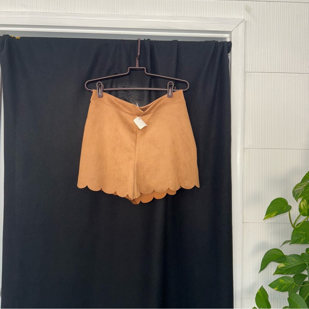 Scalloped brown suede shorts